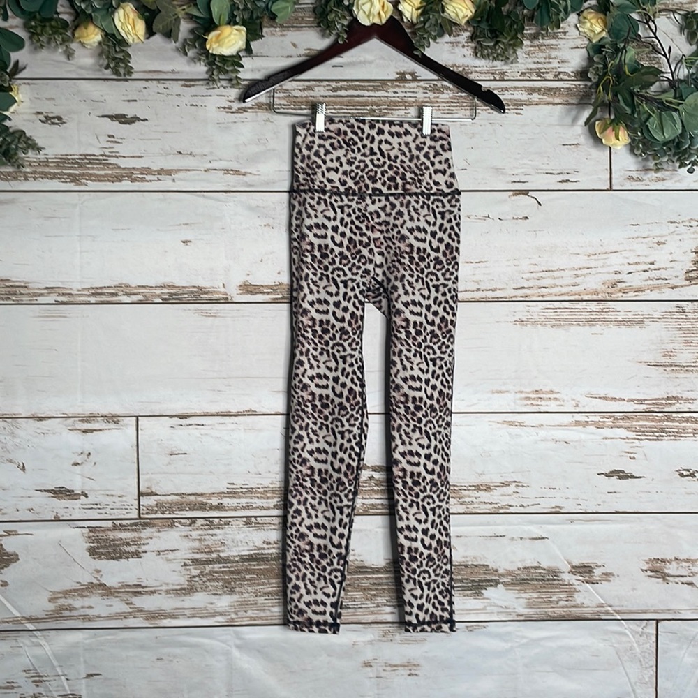 Women's Gold Elite Cheetah Print Leggings Size Small